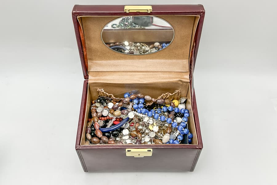 Schmuckkoffer mit Schmuck